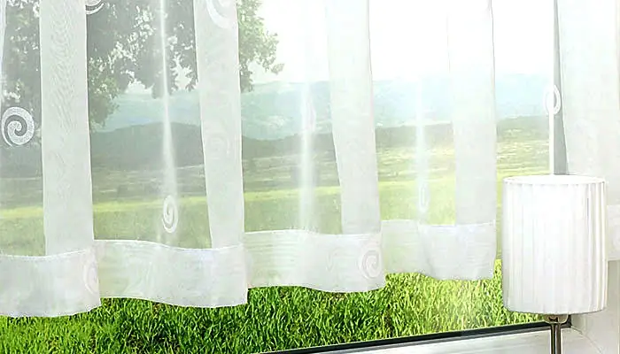 transparente Scheibengardine in weiß